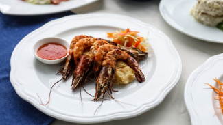 Udang Saus BBQ ala New Orleans, Pedas Manisnya Bikin Kamu Ketagihan!