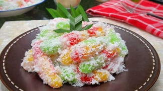 Rasa Gurih dan Manis Cenil, Camilan Khas Purworejo yang Menggugah Selera