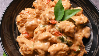 Ayam Saus Telur Asin, Sajian Gurih, Creamy, dan Bikin Lupa Diet