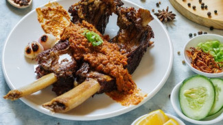 Jelajah Rasa Iga Konro Bakar Resep Chef Juna, Cita Rasa Nusantara yang Bikin Ketagihan