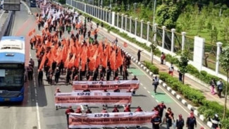 Jakarta Geger! Ribuan Buruh Kepung DPR, 6 Tuntutan Menggema di Senayan