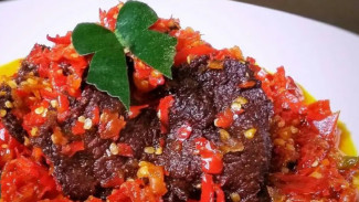 Dendeng Sapi Crispy Balado, Pedasnya Nendang Bikin Keringetan!