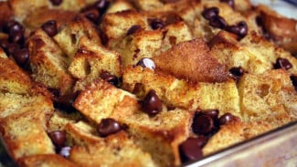 Cara Membuat Bread Pudding Praktis dengan Roti Sisa di Rumah