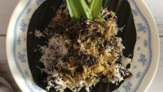 Resep Kue Lupis Ketan Hitam, Kenyal dan Legit ala Rumahan!