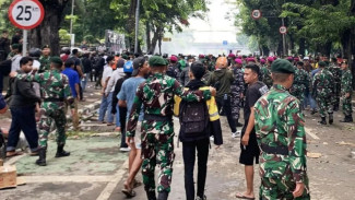 Kasus Ojol Tertabrak Rantis, Massa Mundur dari Mako Brimob setelah TNI dan Polri Turun Tangan