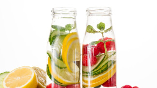 Segar Maksimal! 6 Ide Minuman Elektrolit Alami untuk Aktivitas Padat