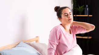 Kenapa Badan Kamu Pegal Setiap Bangun Tidur? Ini 6 Penyebab yang Wajib Kamu Ketahui!