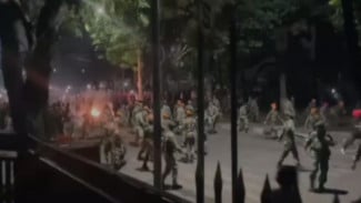Tegang di Mako Brimob Kwitang, Listrik Padam dan Gas Air Mata Bubarkan Massa