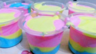 Warna-Warni Eskrim Pelangi yang Menggugah Selera