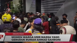 Detik detik Warga Bubarkan Massa yang Geruduk Rumah Ahmad Sahroni, Berani Lawan!