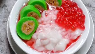 Es Pisang Ijo Makassar Segarnya Bikin Ketagihan