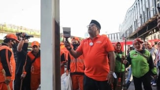 Pasca Demo, Rano Karno, Ojol, hingga Pelajar Kompak Gotong Royong Benahi Halte Transjakarta Senen
