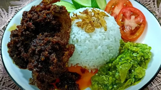 Resep Bebek Bumbu Hitam Madura, Hitam Pekat, Gurih Melekat!