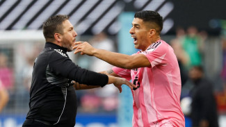 Diludahi Luis Suarez, Gene Ramirez: Saya Duga Dia akan Menggigitku
