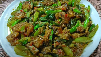 Resep Tumis Ikan Asin Timun Merupakan Perpaduan Unik yang Gurih, Segar, dan Bikin Nagih!