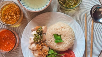 Hainanese Chicken Rice Khas Singapura Nikmatnya Bikin Rindu