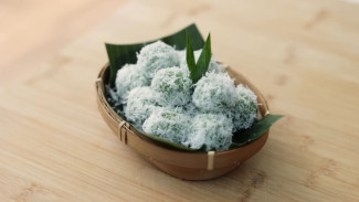 Resep Klepon Ala Chef Devina Hermawan, Manis Gurih dalam Sekali Gigitan