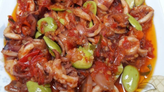Sambal Cumi Pete Pedas Gurih, Resep Menu Rumahan Favorit Pecinta Pedas