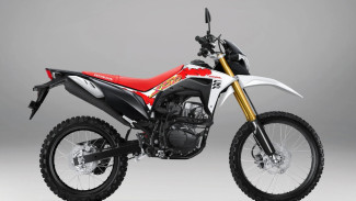 Honda CRF 150L Tampil Fresh di GIIAS 2025! Striping Baru Bikin Aura Motocross Makin Kuat