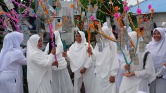 Tradisi Bungo Lado, Pohon Uang Unik Masyarakat Padang Pariaman Saat Maulid Nabi