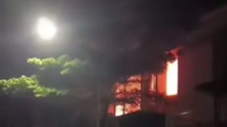 Tragedi Subuh di Kalideres! 2 Pria Tewas Terjebak di Rumah Mewah yang Terbakar