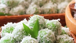 Klepon Gula Merah Jawa Lumer Manisnya Meletus
