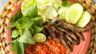 Lalapan Khas Jawa Simpel Segarnya Bikin Ketagihan