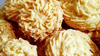 Kue Sagu Keju Renyah Lumer Bikin Susah Berhenti