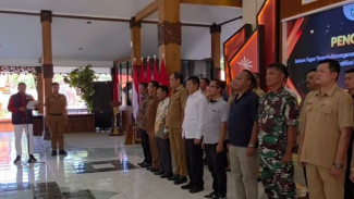Patuhi Instruksi Pemerintah Pusat, Bupati Situbondo Kukuhkan Satgas Ormas Terafiliasi Premanisme