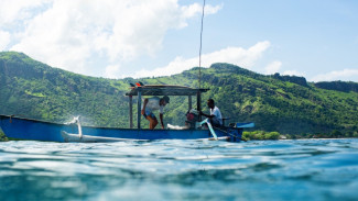 Tertarik Mancing di Laut? Ini Tips Mancing Dasaran dari Komunitas Pemancing