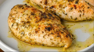 Bikin Dada Ayam Panggang Ala Mediterania di Rumah, Ini Resepnya