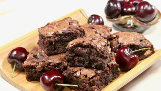 Cherry Brownies, Sensasi Ceri Segar dalam Balutan Cokelat!