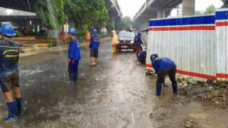 Demi Atasi Banjir, Jalur Busway DI Panjaitan Terdampak Proyek Saluran Air hingga 2026!