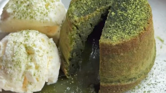 Resep Matcha Lava Cake Lumer Ala Chef Martin Praja, Camilan Lezat dengan Topping Es Krim