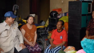 Prabowo Tinjau Korban Banjir Bali Janjikan Perbaikan Rumah dan Bantuan Warga