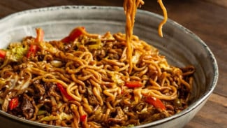 Resep Mie Kecap Lezat Ala Chef Ade Koerniawan, Menu Cocok Untuk Pecinta Bakmi