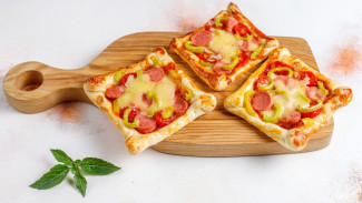 Kreasi Praktis, Cara Mengolah Roti Tawar Jadi Pizza Mini Lezat