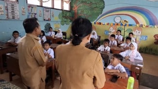 Tangis Haru Iringi Doa Siswa SDN Gebang 1 untuk Bella, Korban Bus Maut di Bromo