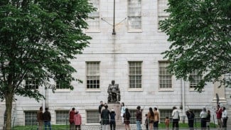 Menaklukkan Dunia Lewat Harvard, Panduan Meraih Beasiswa Bergengsi