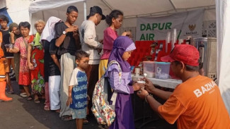 Baznas Salurkan Bantuan untuk 214 Warga Korban Kebakaran di Senen