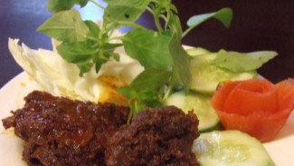 Lezatnya Bebek Goreng Bumbu Hitam, Cita Rasa Legendaris Madura