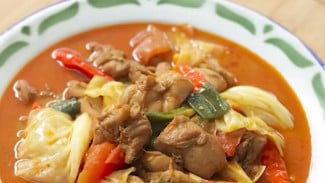 Bukan Cuma Santan, Teknik Tumis Bawang Ini Bikin Tongseng Ayam Harumnya Kebangetan