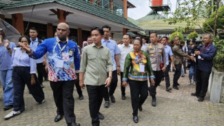 Kunjungan Wapres Gibran Jadi Harapan Baru, PJ Gubernur Papua Optimis Perbaikan Infrastruktur Dipercepat!