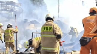 Dipicu Cekcok Rumah Tangga, Sebuah Rumah Kontrakan di Cakung Ludes Dibakar!