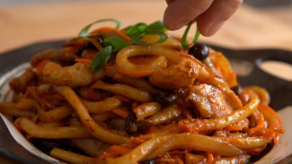 Yaki Udon Gurih ala Chef Luvita Ho, Seenak Buatan Restoran!