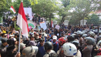 Ratusan Warga Pati Kembali Desak Bupati Sudewo Mundur, Tuduh Arogan dan Korup