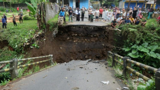 Bupati Lumajang Siapkan Pembangunan Permanen Jembatan Penghubung Senduro-Gucialit