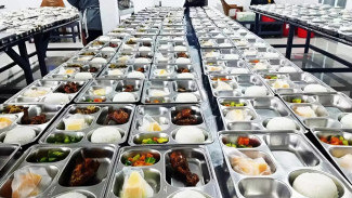 Momen Karyawan MBG Buka Gaji Pertama Panen Doa dan Dukungan Warganet