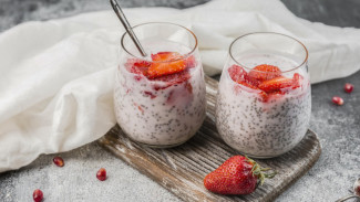 Puding Chia Seed Strawberry, Dessert Sehat yang Bikin Hidup Lebih Fresh!