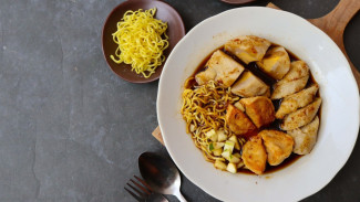 Resep Pempek Udang Rebon Paling Mantap dengan Kuah Cuko Pedas yang Bikin Lidah Bergoyang